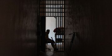 مصدر عراقي: نقل 2000 من معتقلي “داعش” كانوا في سوريا