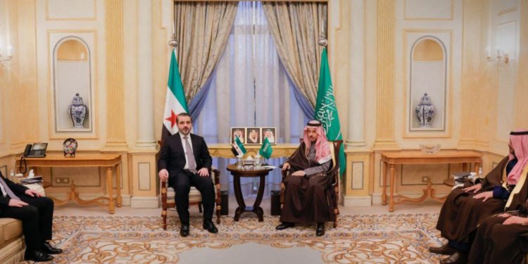 الشيباني وبن فرحان يبحثان دعم أمن سوريا واقتصادها