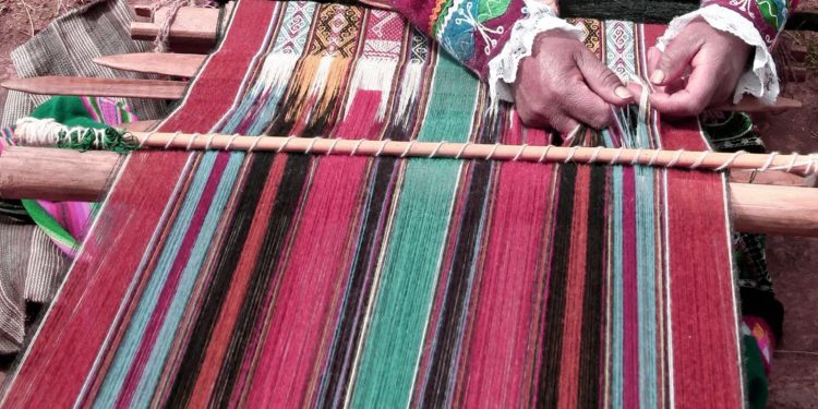 هل تواجه صناعة النسيج في حلب تهديداً وجودياً؟ 