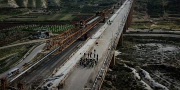 وزير سوري: جسر الرستن يعود للخدمة في أيار المقبل