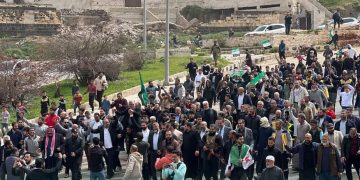 السوريون يحيون الذكرى الخامسة عشرة للثورة