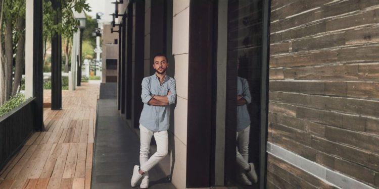 “كمين”.. أمجد جمعة يروي وجع الحرب في أغنية إنسانية جديدة