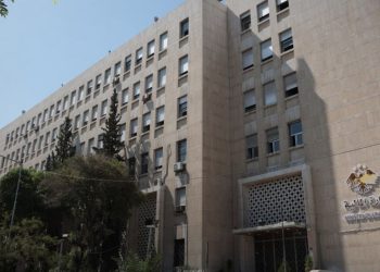 سوريا: فرض سلفة ضريبية بنسبة 2% على المستوردين وإلزامهم ببراءة ذمة مالية