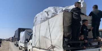 من الحسكة.. انطلاق أول قافلة عودة لمهجري عفرين إلى مناطقهم
