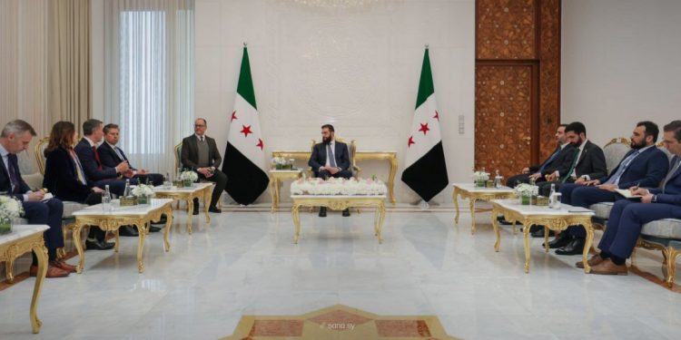 الشرع يلتقي وفداً من الأمم المتحدة في دمشق