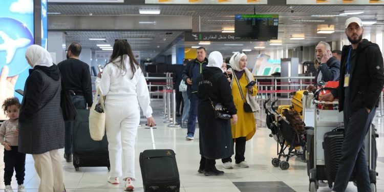 سوريا والأردن يبحثان تعزيز التعاون في قطاع الطيران المدني وتطوير الربط الجوي