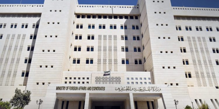 دمشق ترحب بإنهاء الوجود العسكري الأميركي وتسليم قواعده للجيش السوري