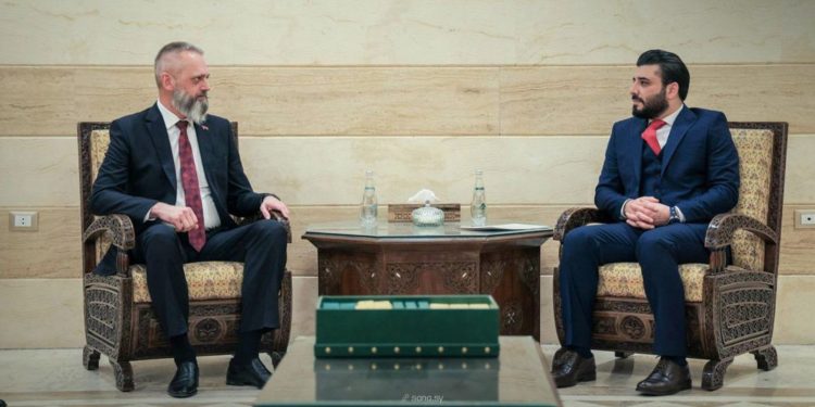 دمشق ومينسك تبحثان تعزيز العلاقات الثنائية بعد إعادة افتتاح السفارة البيلاروسية
