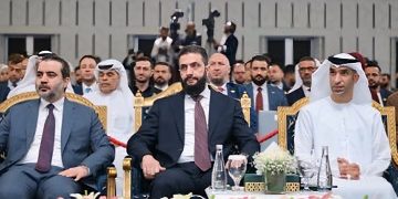 مصدر لـ”963+”: الشرع ومسؤولون سوريون يحضرون لإطلاق حزب سياسي”