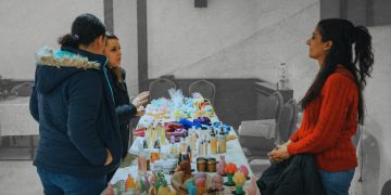 المرأة السورية وصناعة “الاقتصاد المنزلي البديل”