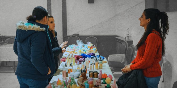 المرأة السورية وصناعة “الاقتصاد المنزلي البديل”