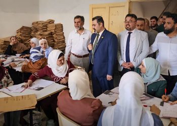 وزارة التربية تباشر بدمج معلمي الإدارة الذاتية ضمن هيكلتها