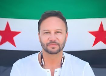 مكسيم خليل يستعيد محطات مؤثرة من حياته ويتحدث عن مستقبل سوريا