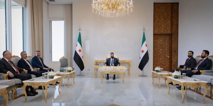 الشرع يستقبل وزير الداخلية التركي في قصر الشعب