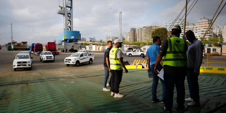 مرفأ اللاذقية ينجز تفريغ 166 آلية وشحن 917 سيارة خلال 24 ساعة