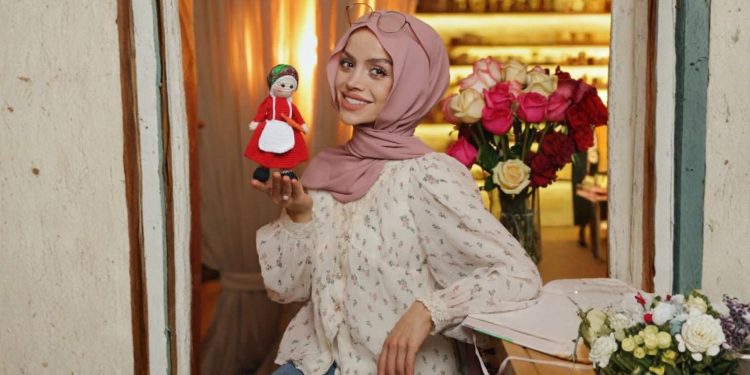 عبير الصغير: الحجاب قرار شخصي ولم أفكر يوماً في خلعه