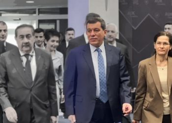 ما الرسائل السياسية التي تحملها جولة عبدي الأوروبية؟