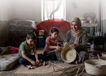 المرأة أكبر من لقب “أرملة”