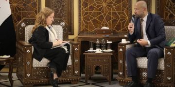 وزير الطوارئ يبحث مع مقررة الأمم المتحدة واقع النازحين وإزالة الألغام