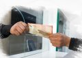 أسواق سورية على مفترق العملتين: رفض النقد القديم وشح الفئات الجديدة يعطل المعاملات