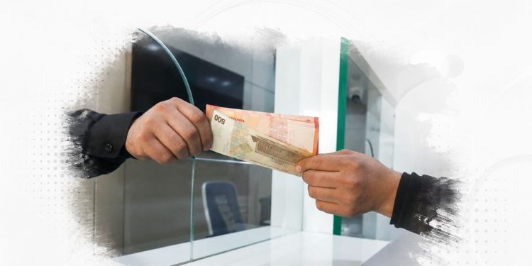 أسواق سورية على مفترق العملتين: رفض النقد القديم وشح الفئات الجديدة يعطل المعاملات