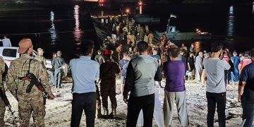 وفاة طفلين وإنقاذ 15 مدنياً إثر غرق عبّارة اصطدمت بجسر عائم في دير الزور