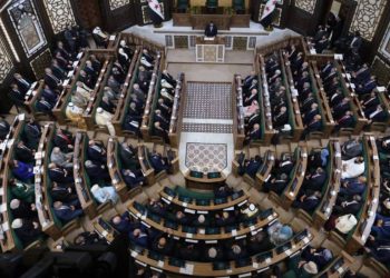 خريجون وطلاب في جامعة دمشق يطالبون بإبعاد عضو في البرلمان